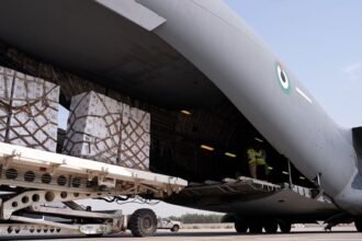 طائرة المساعدات الإماراتية إلى أفغانستان