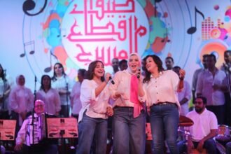 فرقة أعز الناس