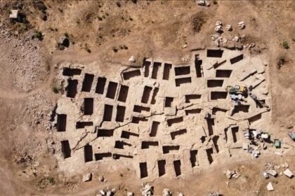 اكتشاف 60 مقبرة صورة أرشيفية