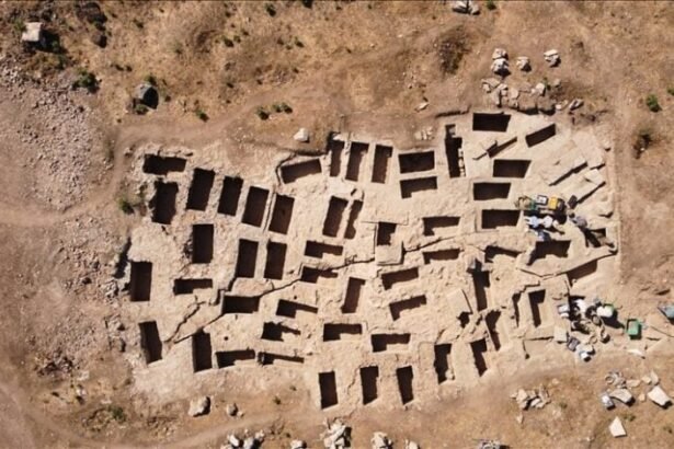 اكتشاف 60 مقبرة صورة أرشيفية
