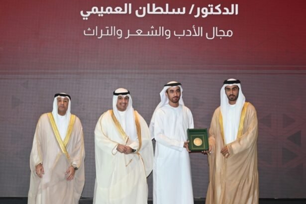 مجلس التعاون يكرم سلطان العميمي