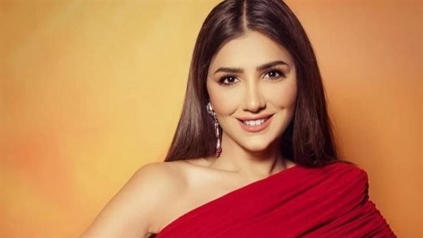 الفنانة مي عمر