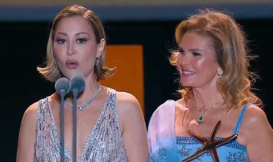 جائزة الإنجاز الإبداعي للفنانة منة شلبي