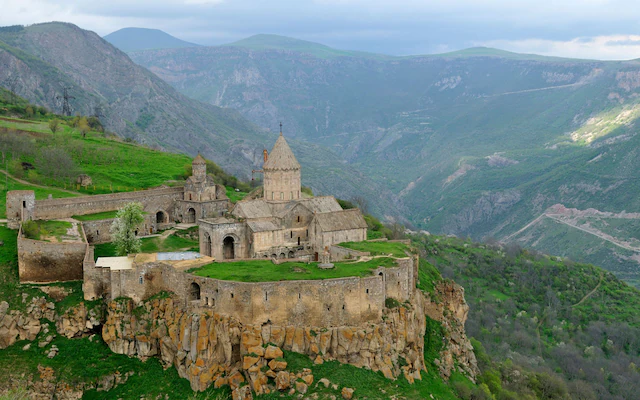أرمينيا.. وجهة سياحية ساحرة تجمع بين الطبيعة والتراث