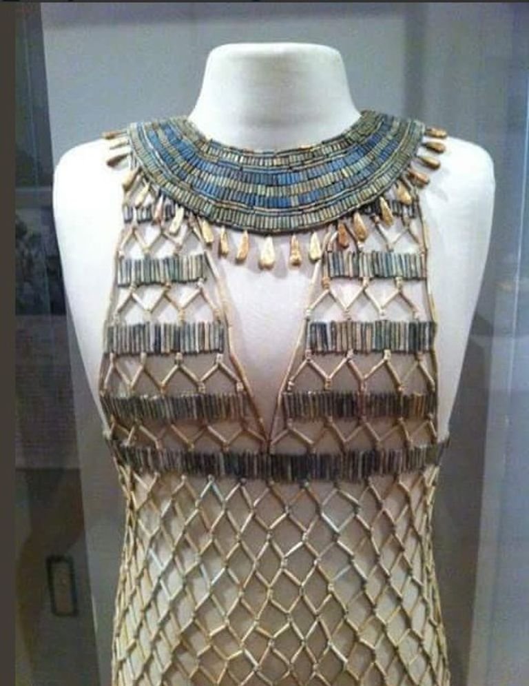 فستان المرأة الفرعونية