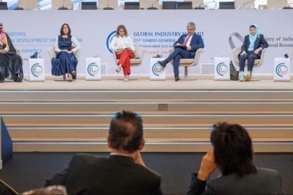 تمكين المرأة الصناعية