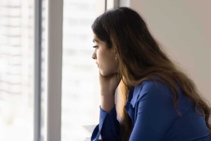 فك التعلق العاطفي