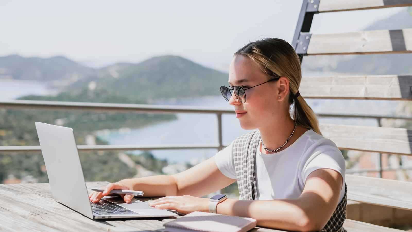 الموظف الذكي