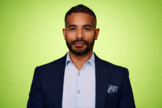 سايمون بيترز