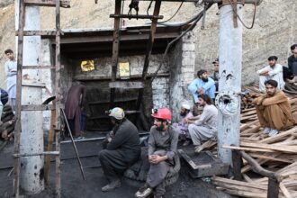 34 قتيلا جراء انفجار منجم فحم في باكستان