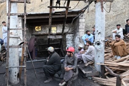 34 قتيلا جراء انفجار منجم فحم في باكستان